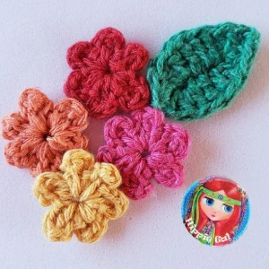 Kit de 50 Mini Florzinhas de Crochê - Artesanato e Personalizados