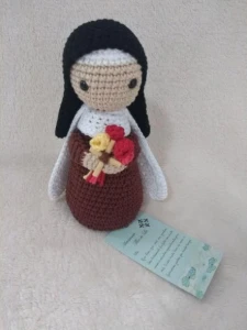 Santa Terezinha ou Nossa senhora em Crochê - Artesanato e Personalizados