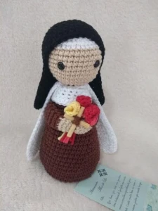 Santa Terezinha ou Nossa senhora em Crochê - Artesanato e Personalizados