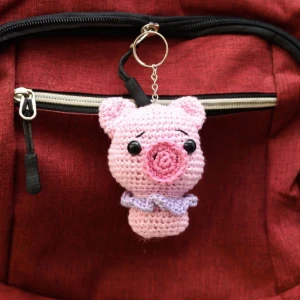 Chaveiro porco rosa em amigurumi - Artesanato e Personalizados