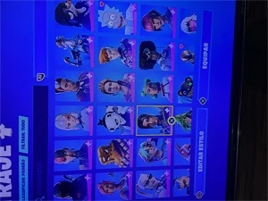 Conta Fortnite com várias skins e vários passes completos