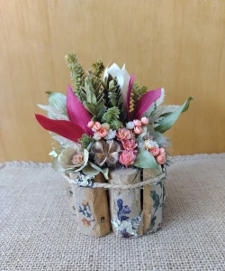 Arranjo no Cachepot - Marsala com Pinheirinho - Artesanato e Personalizados