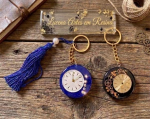 Chaveiro Relógio Vintage Artesanal • Resina Exclusiva • - Artesanato e Personalizados