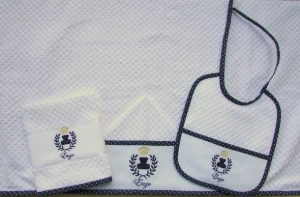 Kit Toalha com Capuz, Boca, Babador e Embalagem - Artesanato e Personalizados
