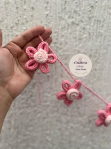 Varal de Flores Personalizadas em Tricotin - Artesanato e Personalizados