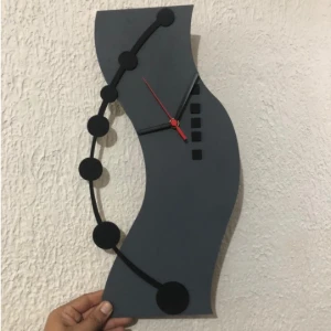 Relógio Moderno Cinza e Preto em MDF 42 x 20 cm - Artesanato e Personalizados