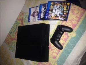 Playstation 4 + 4 jogos