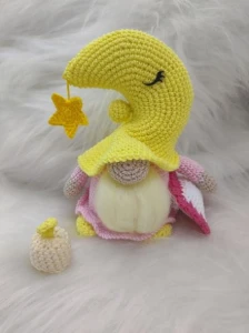 Gnomo Lua em Crochê - Artesanato e Personalizados