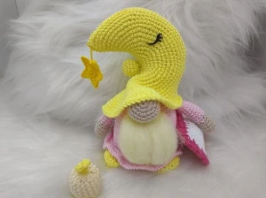 Gnomo Lua em Crochê - Artesanato e Personalizados