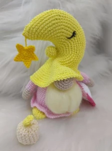Gnomo Lua em Crochê - Artesanato e Personalizados