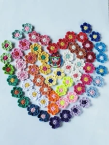 Florzinhas com Miolo em Crochê - Artesanato e Personalizados