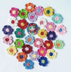 Florzinhas com Miolo em Crochê - Artesanato e Personalizados