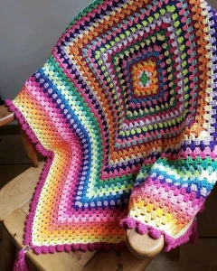 Manta Quadrada em Crochê - Artesanato e Personalizados