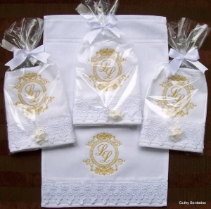 Lembrancinha de Casamento com Toalha e Sabonete - Artesanato e Personalizados