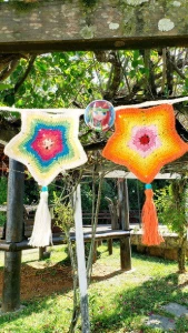 Varal de Estrelas Multicoloridas em Crochê - Artesanato e Personalizados