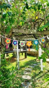 Varal de Estrelas Multicoloridas em Crochê - Artesanato e Personalizados