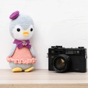 Pinguim de Boina Lilás em Amigurumi - Artesanato e Personalizados