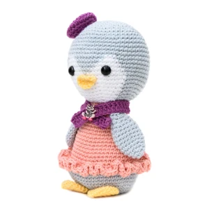 Pinguim de Boina Lilás em Amigurumi - Artesanato e Personalizados