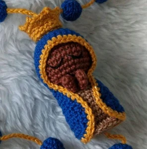Chaveiro Nossa Senhora Aparecida em crochê - Artesanato e Personalizados
