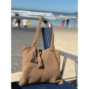 Bolsa de praia de crochê com barbante e bolsos internos - Artesanato e Personalizados