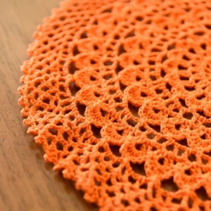 Toalhinha cor de laranja em crochê - Artesanato e Personalizados