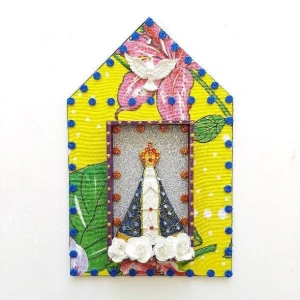 Capelinha de Madeira e Chita "N. S. Aparecida" - Artesanato e Personalizados