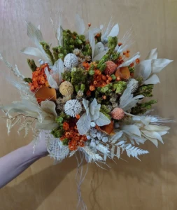 Buque com Flores Desidratadas em tons de laranja - Artesanato e Personalizados