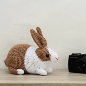 Coelho holandês fofo em amigurumi - Artesanato e Personalizados