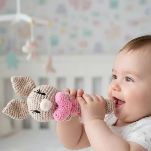 Chocalho Bastão Coelhinho Amigurumi - Artesanato e Personalizados