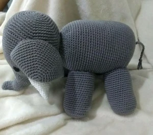 Amigurumi Elefante Cinzento - Artesanato e Personalizados