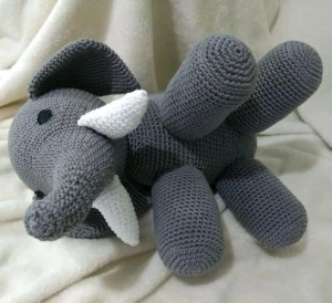 Amigurumi Elefante Cinzento - Artesanato e Personalizados