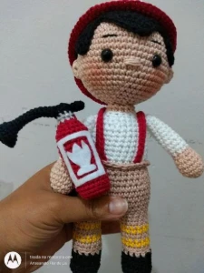 Amigurumi Chocalho Bombeiro - Artesanato e Personalizados