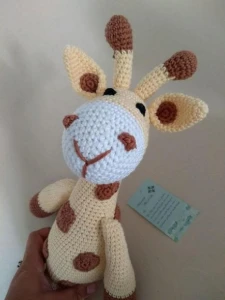 Amigurumi Girafa Oliver - Artesanato e Personalizados