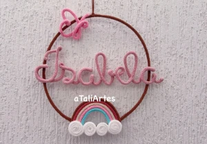 Porta Maternidade com Arco-íris Personalizado - Artesanato e Personalizados