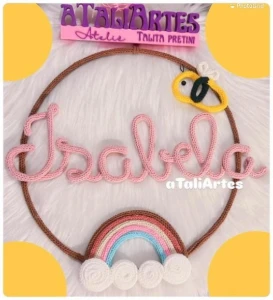Porta Maternidade Menina com Arco-íris Personalizado - Artesanato e Personalizados