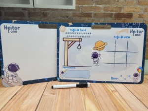 Lousa MDF Astronauta com Alça e Jogos no Verso - Artesanato e Personalizados