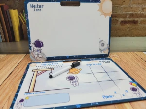 Lousa MDF Astronauta com Alça e Jogos no Verso - Artesanato e Personalizados
