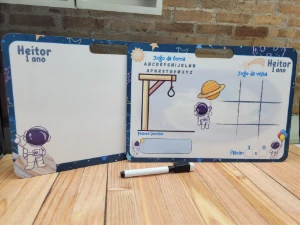 Lousa MDF Astronauta com Alça e Jogos no Verso - Artesanato e Personalizados