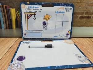 Lousa MDF Astronauta com Alça e Jogos no Verso - Artesanato e Personalizados