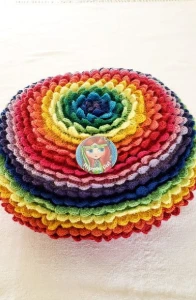 Capa de Almofada em Crochê Flor Pétalas - Artesanato e Personalizados