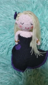 Bonequinha Amigurumi Artesanal - 18 cm