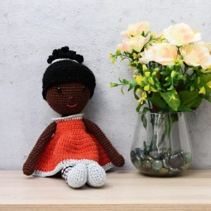 Boneca Dandara em amigurumi - Artesanato e Personalizados