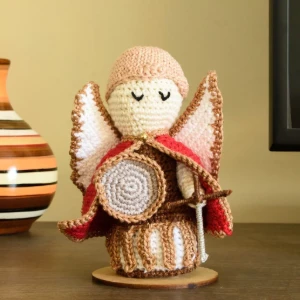 São Miguel Arcanjo em amigurumi - Artesanato e Personalizados