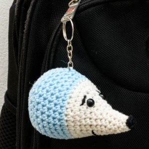 Chaveiro ouriço em amigurumi - Artesanato e Personalizados