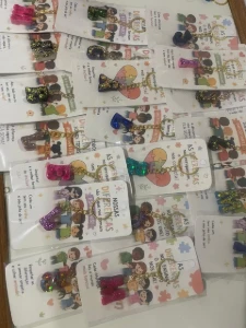 Kit 10 Chaveirinhos mini letras em resina com folha de ouro - Artesanato e Personalizados
