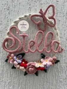 Guirlanda Rosas e Flores em Tricotin - Artesanato e Personalizados