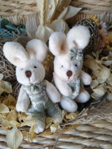 Casal mini coelhinhos de pelúcia (8cm) - Artesanato e Personalizados