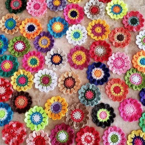 Flores de Crochê - Artesanato e Personalizados