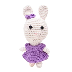 Coelha de vestido lilás em amigurumi - Artesanato e Personalizados