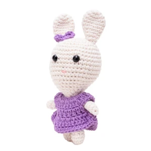 Coelha de vestido lilás em amigurumi - Artesanato e Personalizados